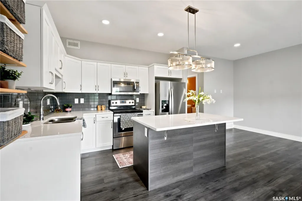 115 Veltkamp Crescent Saskatoon SK S7T 0T7