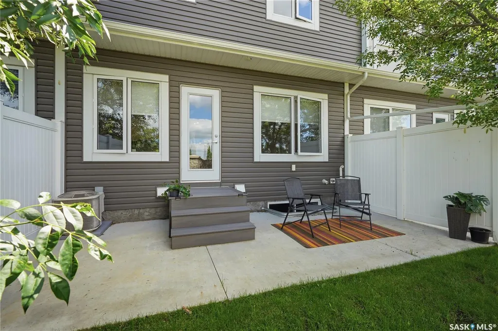 115 Veltkamp Crescent Saskatoon SK S7T 0T7