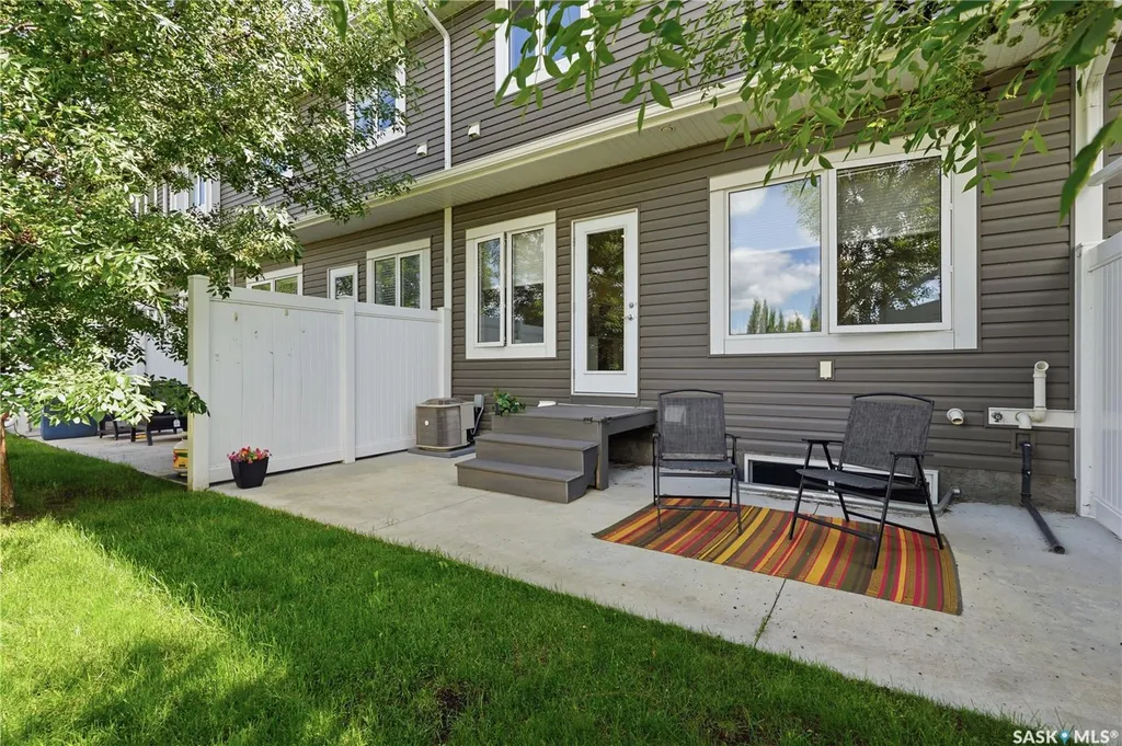 115 Veltkamp Crescent Saskatoon SK S7T 0T7