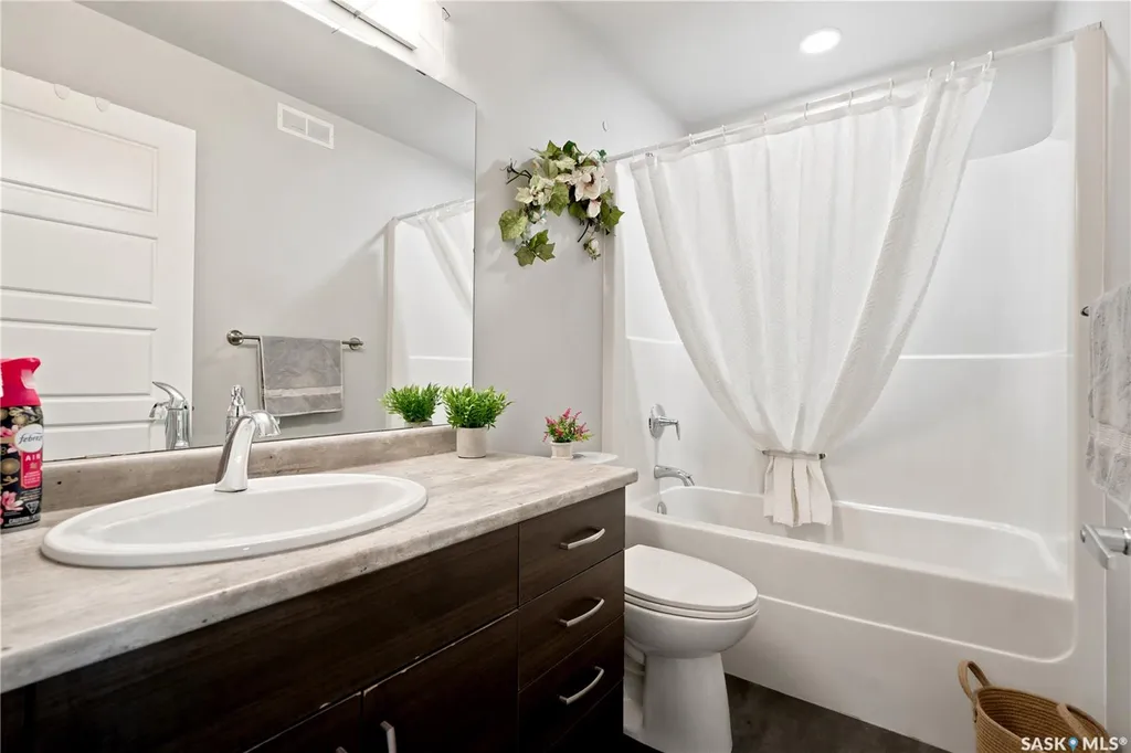115 Veltkamp Crescent Saskatoon SK S7T 0T7