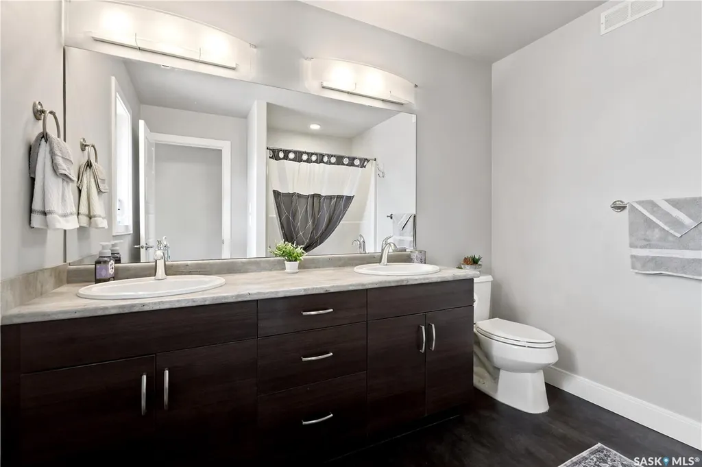 115 Veltkamp Crescent Saskatoon SK S7T 0T7