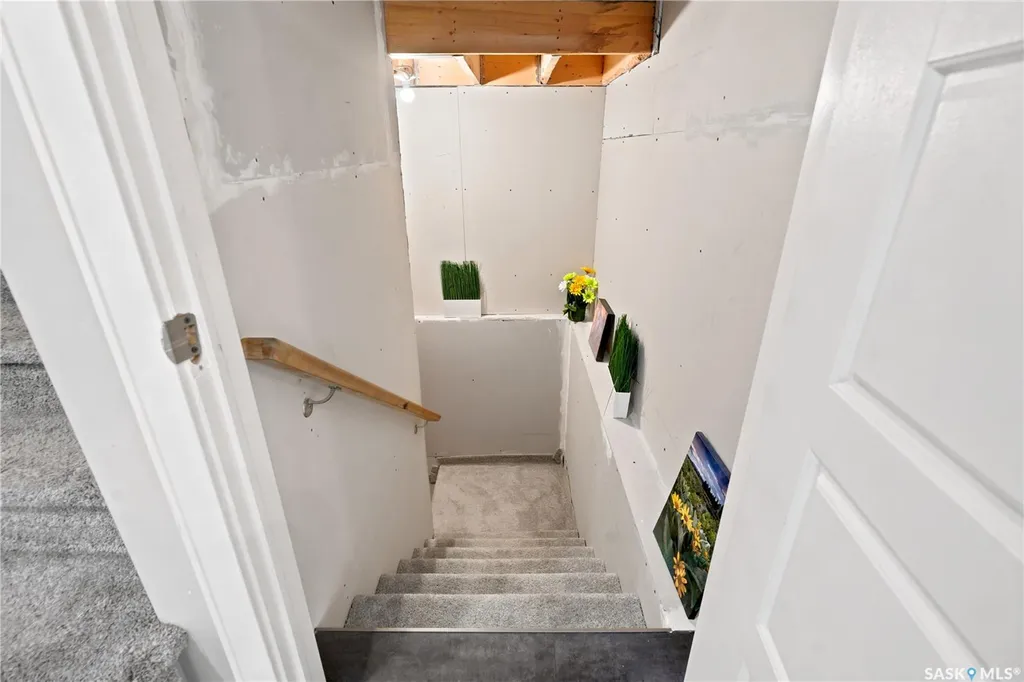 115 Veltkamp Crescent Saskatoon SK S7T 0T7