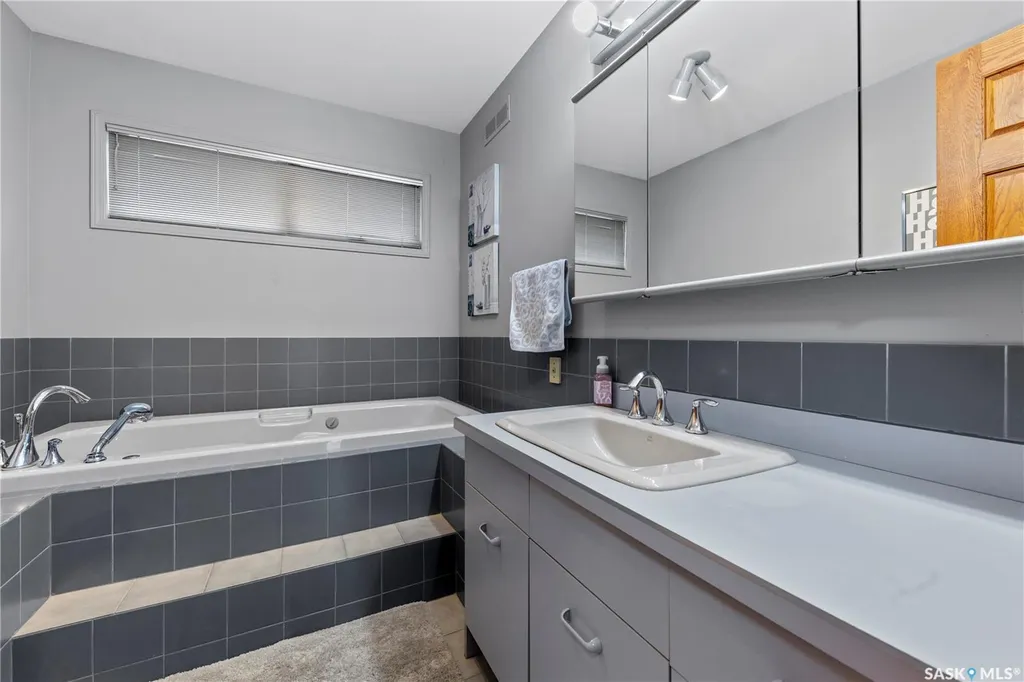 270 Prospect Crescent Lumsden SK S0G 3C0