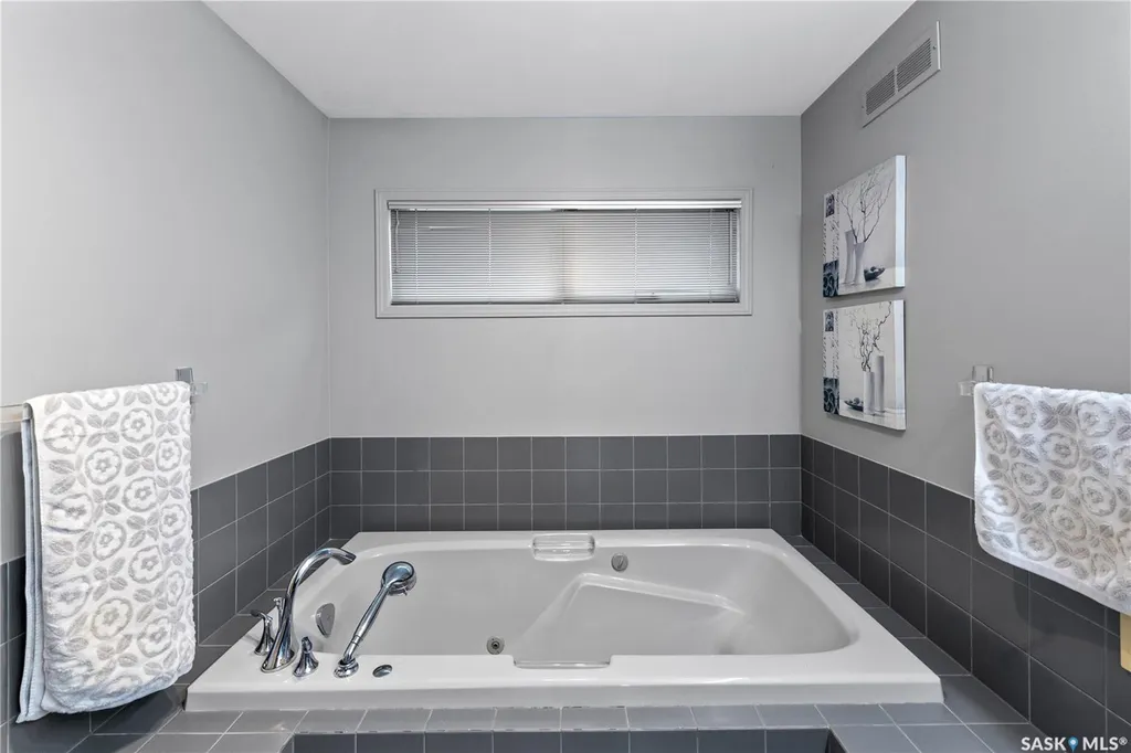 270 Prospect Crescent Lumsden SK S0G 3C0