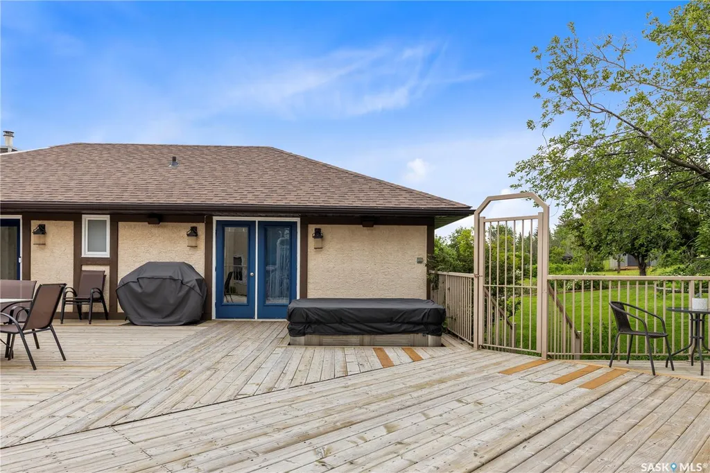 270 Prospect Crescent Lumsden SK S0G 3C0