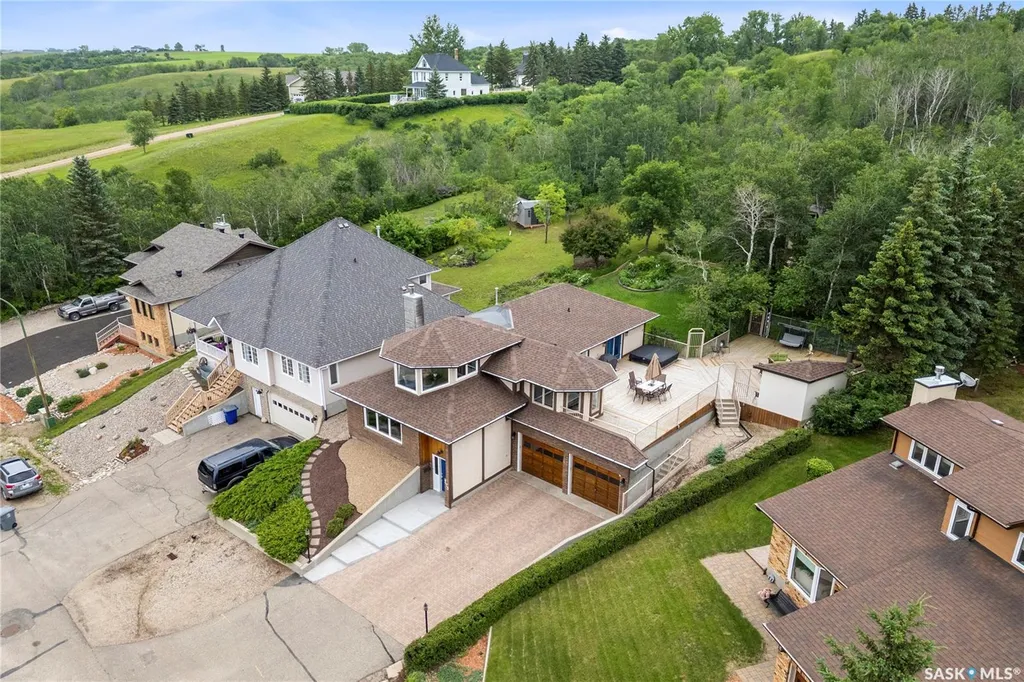 270 Prospect Crescent Lumsden SK S0G 3C0