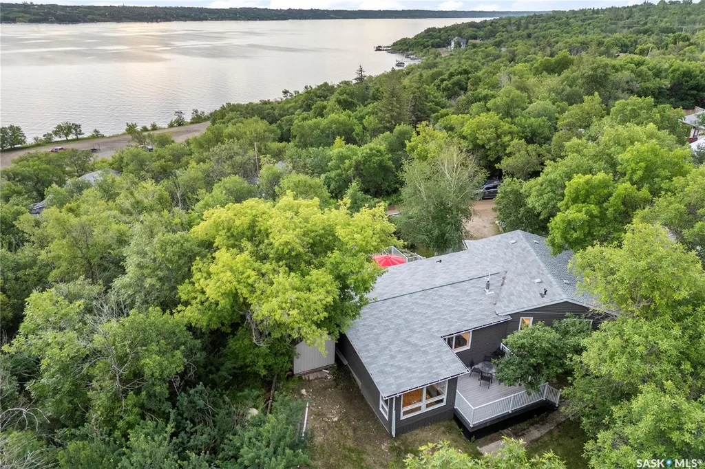 342 4th Street E Regina Beach SK S0G 4C0