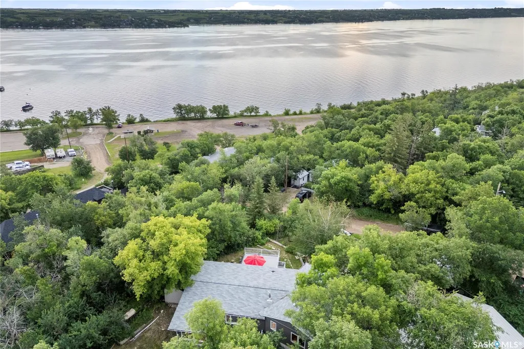 342 4th Street E Regina Beach SK S0G 4C0