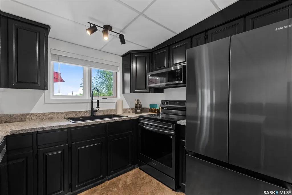 342 4th Street E Regina Beach SK S0G 4C0