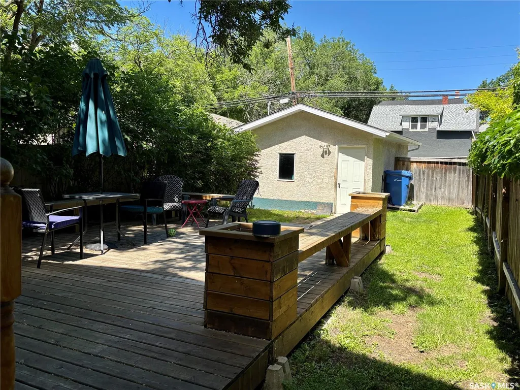2734 Victoria Avenue Regina SK S4T 1K3