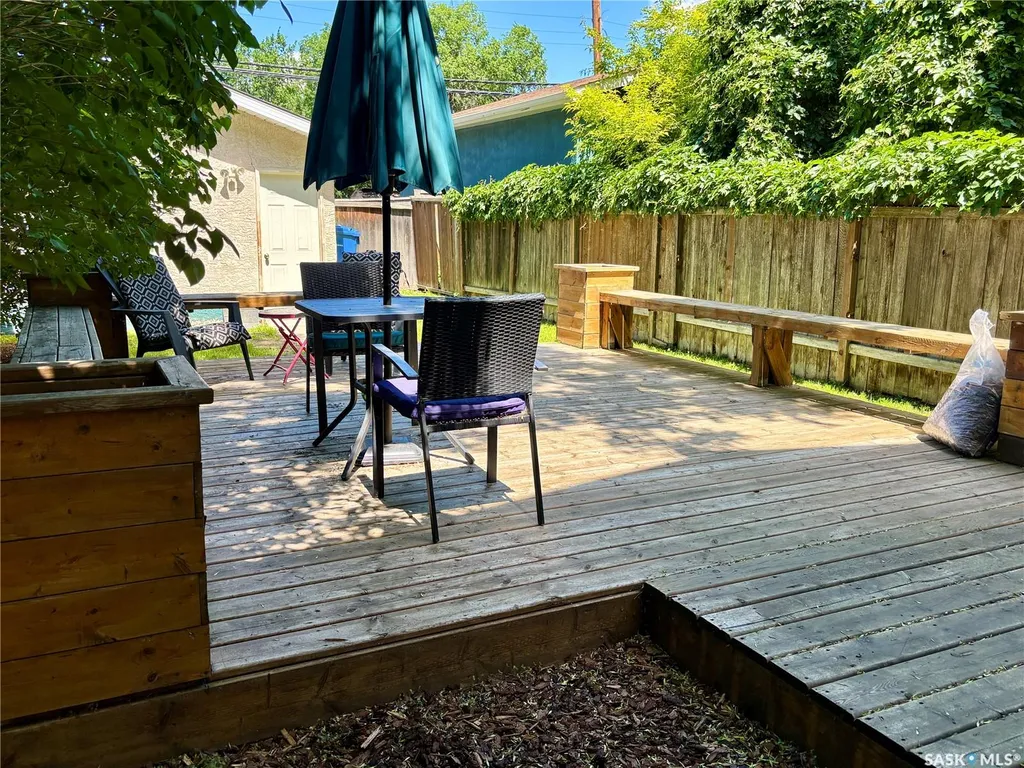 2734 Victoria Avenue Regina SK S4T 1K3