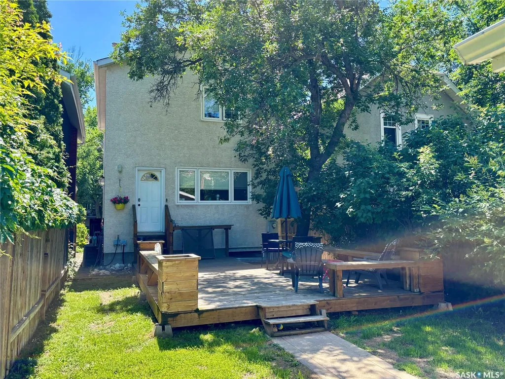 2734 Victoria Avenue Regina SK S4T 1K3