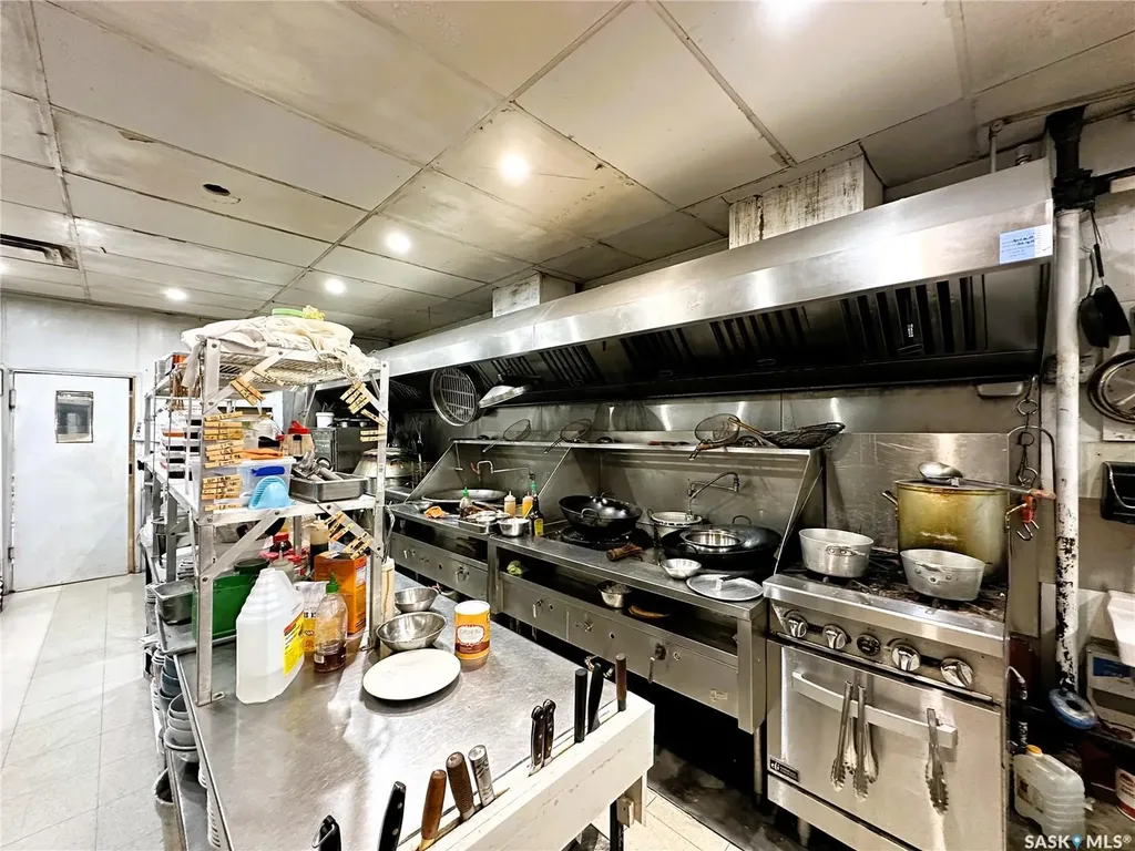 208 H Avenue N Saskatoon SK S7L 6B6