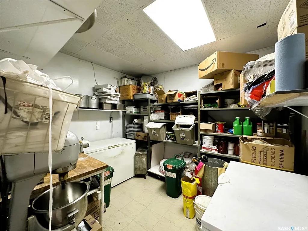 208 H Avenue N Saskatoon SK S7L 6B6