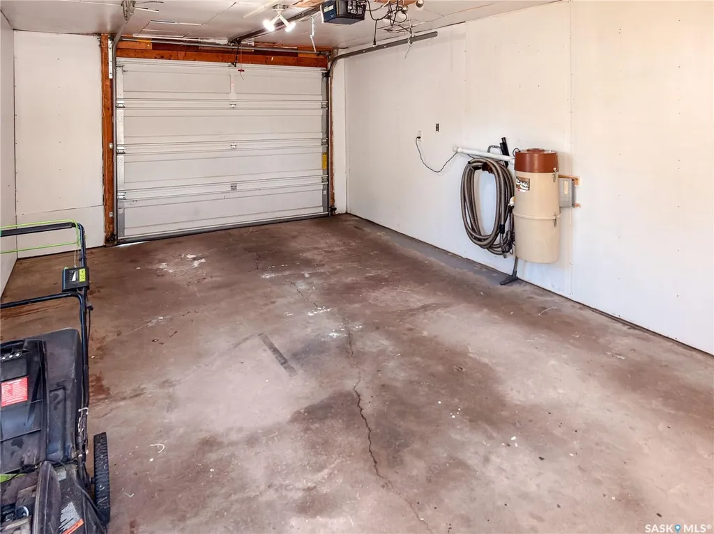 6 Fulton Drive Regina SK S4X 1E9