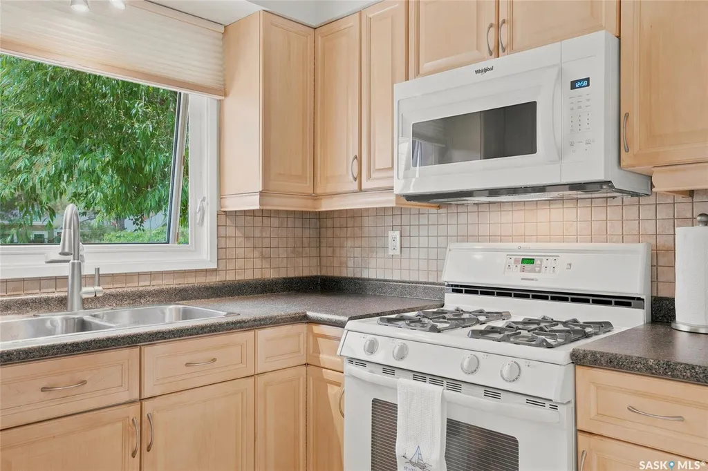 2964 Cumberland Avenue S Saskatoon SK S7J 2A6