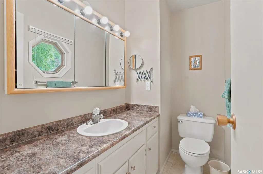 2964 Cumberland Avenue S Saskatoon SK S7J 2A6