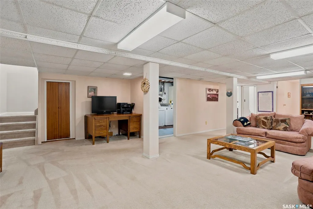 2964 Cumberland Avenue S Saskatoon SK S7J 2A6