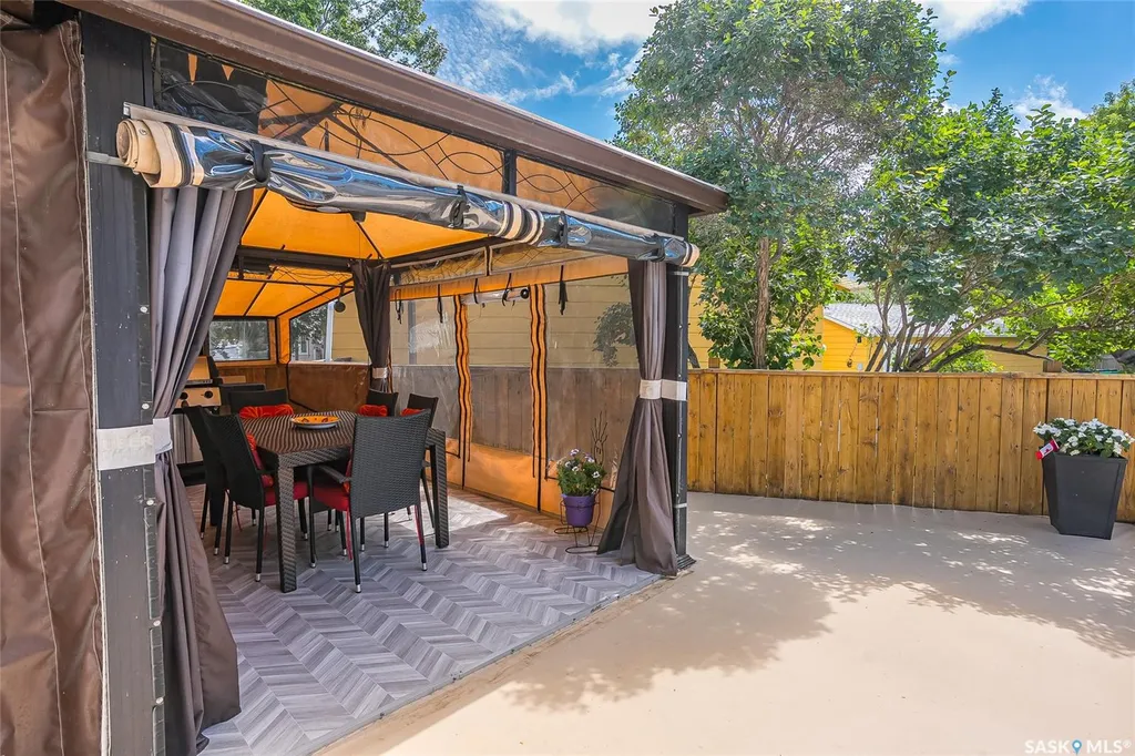 2964 Cumberland Avenue S Saskatoon SK S7J 2A6