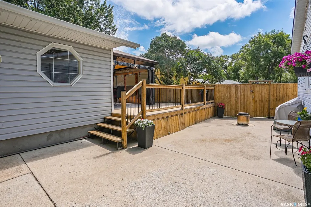 2964 Cumberland Avenue S Saskatoon SK S7J 2A6