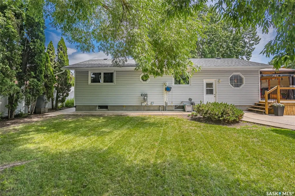 2964 Cumberland Avenue S Saskatoon SK S7J 2A6