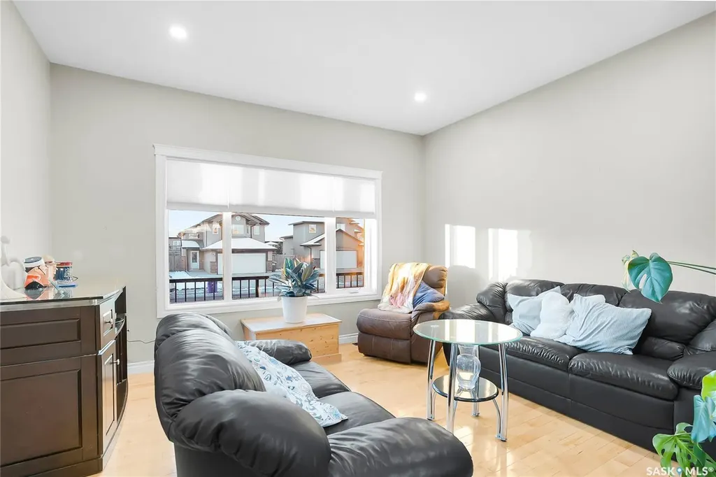 146 West Hampton Boulevard Saskatoon SK S7R 0B8