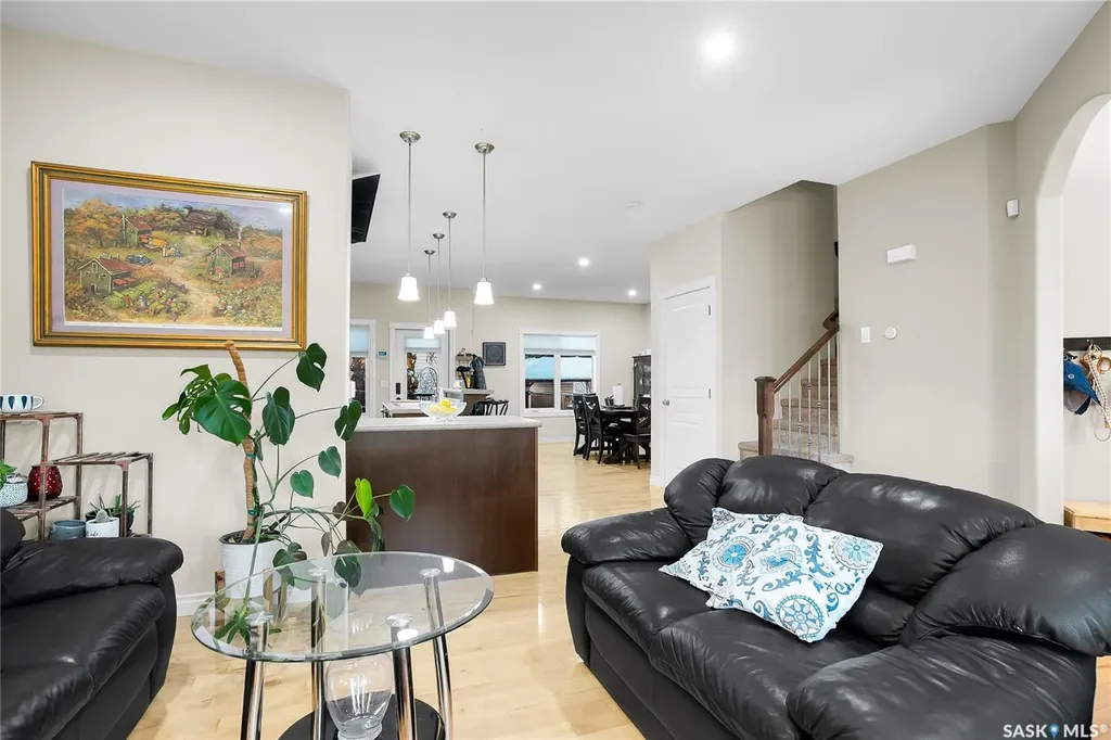 146 West Hampton Boulevard Saskatoon SK S7R 0B8