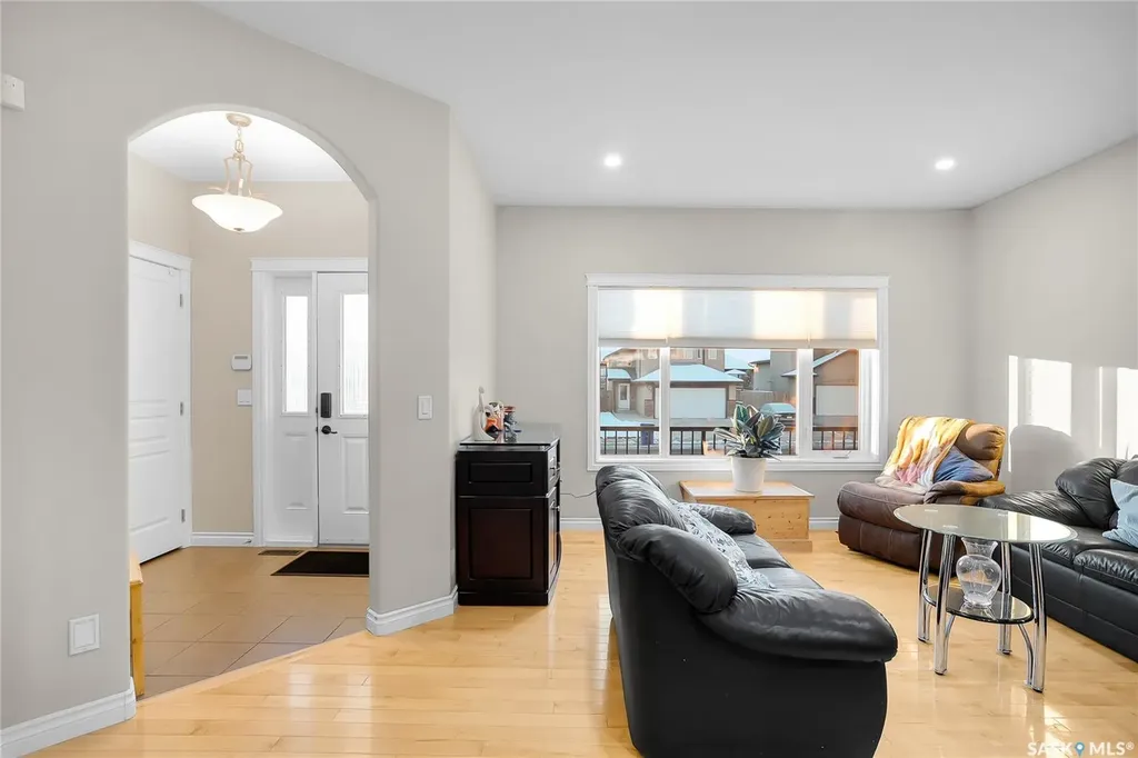 146 West Hampton Boulevard Saskatoon SK S7R 0B8