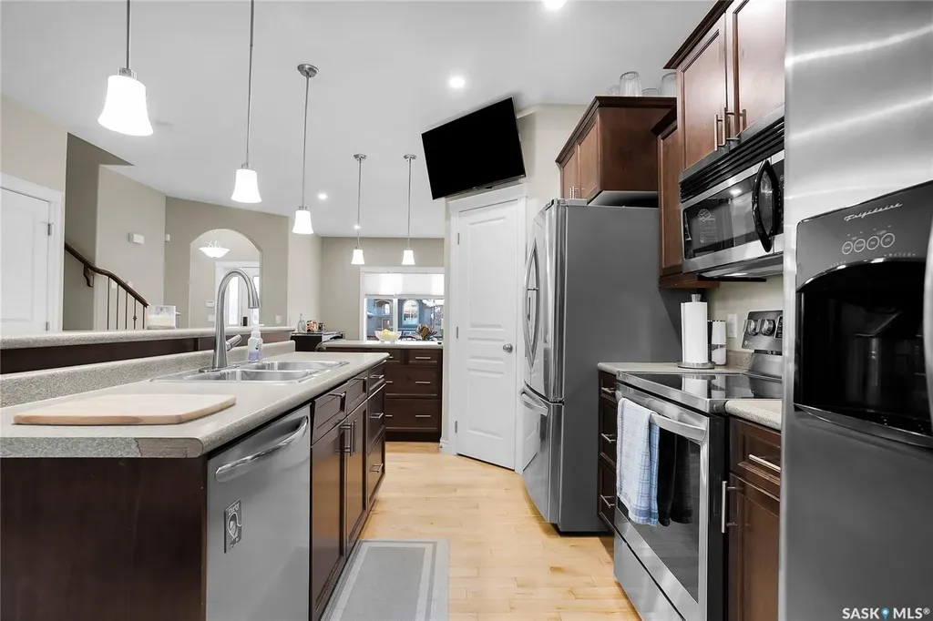 146 West Hampton Boulevard Saskatoon SK S7R 0B8