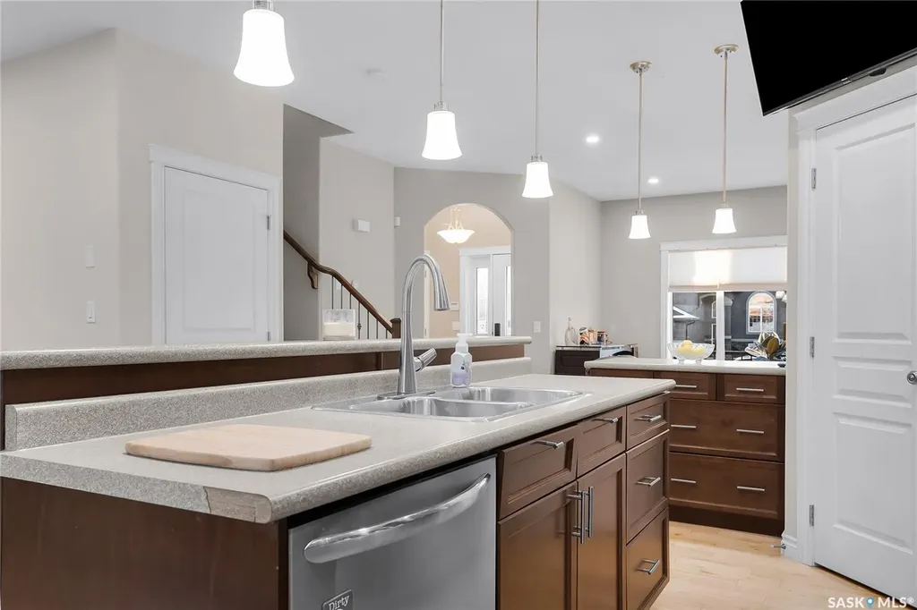 146 West Hampton Boulevard Saskatoon SK S7R 0B8