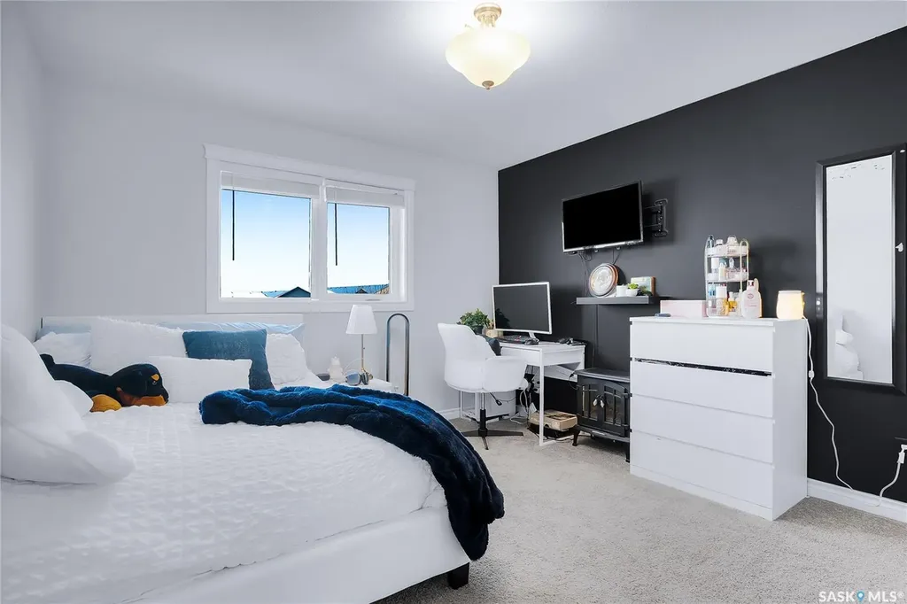 146 West Hampton Boulevard Saskatoon SK S7R 0B8