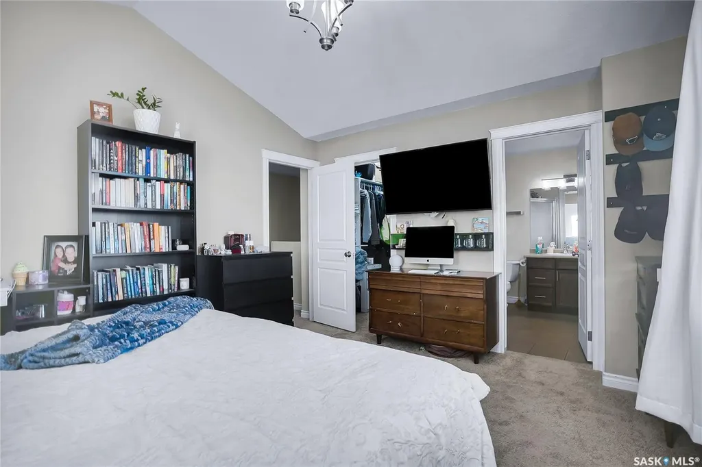 146 West Hampton Boulevard Saskatoon SK S7R 0B8