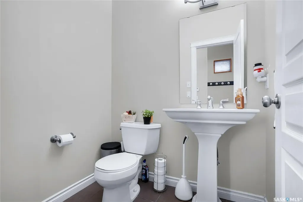 146 West Hampton Boulevard Saskatoon SK S7R 0B8