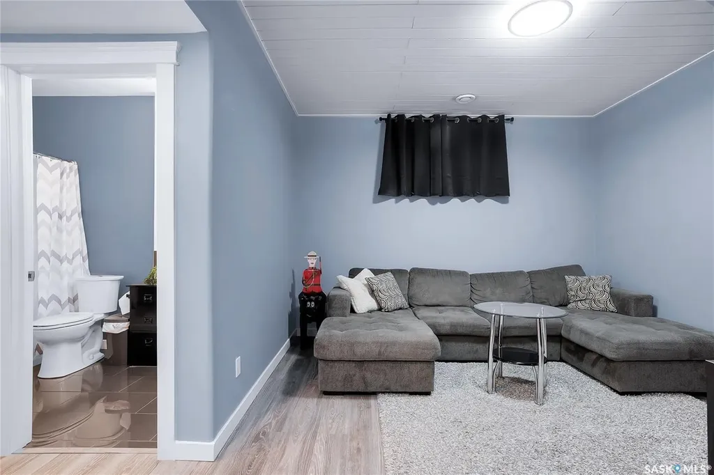 146 West Hampton Boulevard Saskatoon SK S7R 0B8