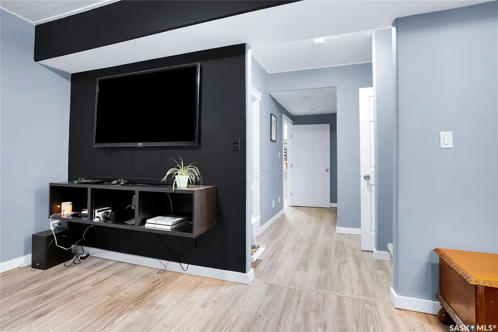 146 West Hampton Boulevard Saskatoon SK S7R 0B8