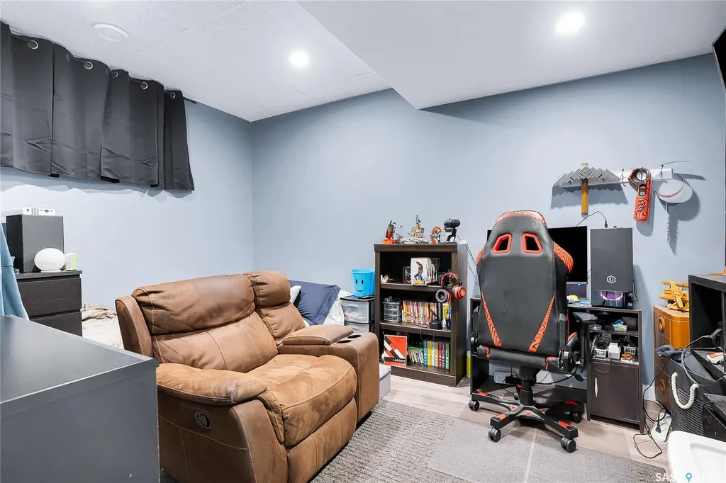 146 West Hampton Boulevard Saskatoon SK S7R 0B8