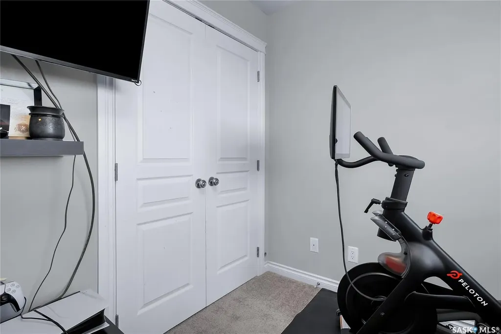 146 West Hampton Boulevard Saskatoon SK S7R 0B8