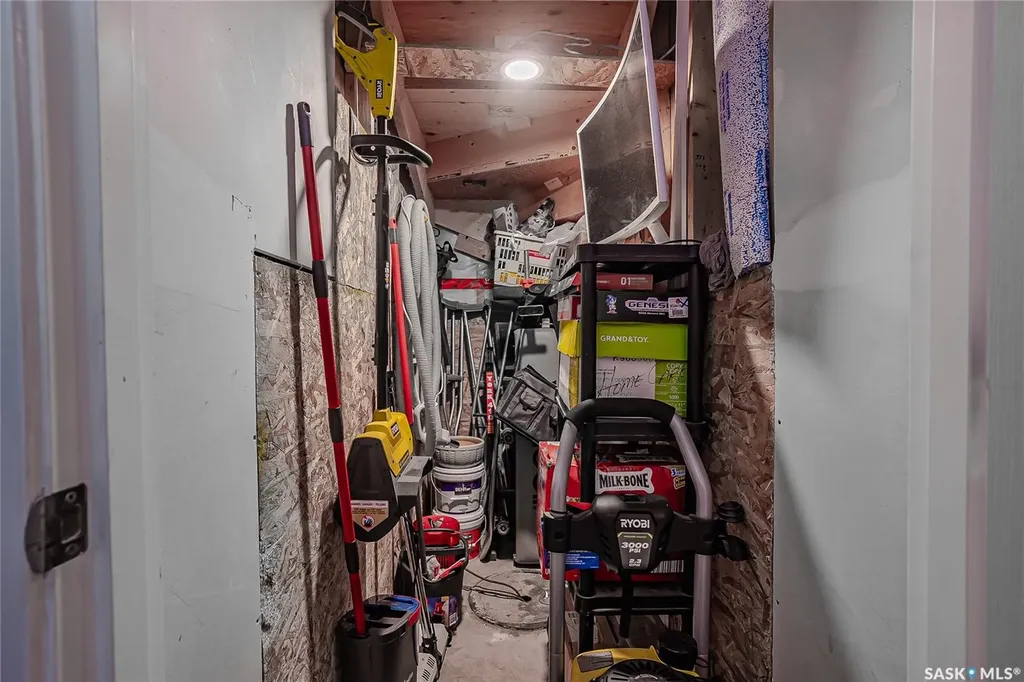 146 West Hampton Boulevard Saskatoon SK S7R 0B8