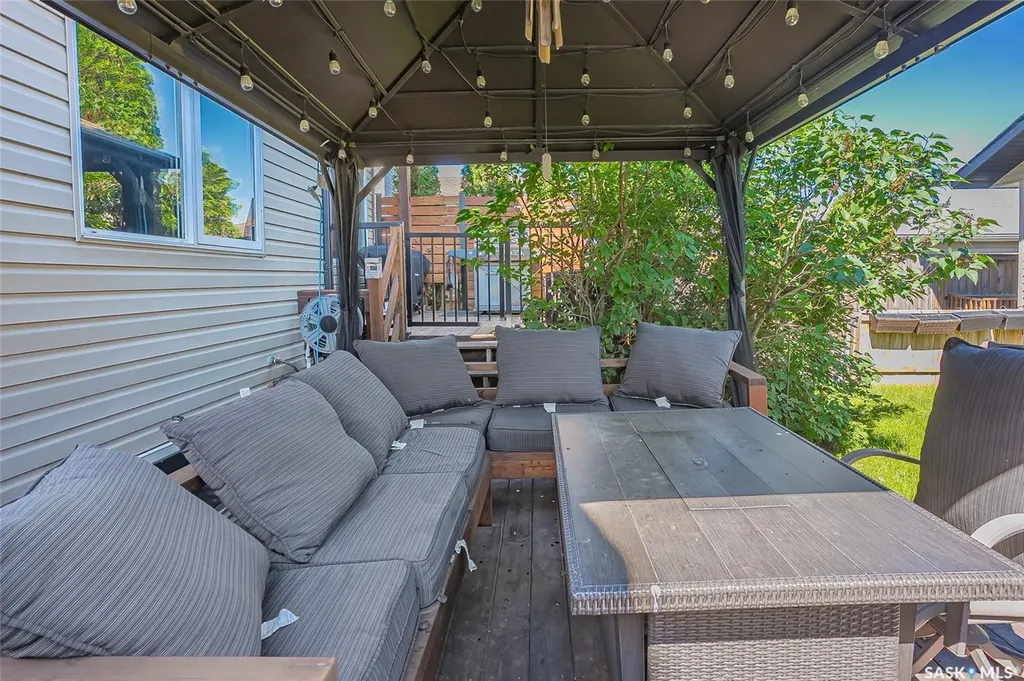 146 West Hampton Boulevard Saskatoon SK S7R 0B8