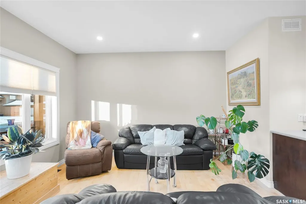 146 West Hampton Boulevard Saskatoon SK S7R 0B8