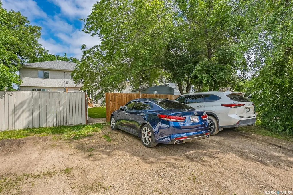 1122 12th Street E Saskatoon SK S7H 0E2