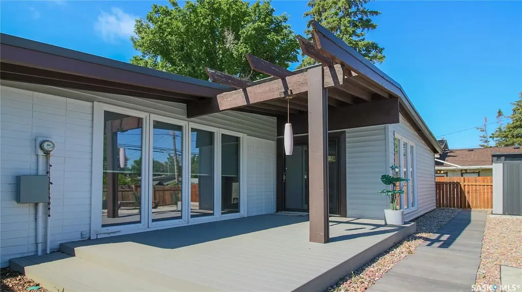 3522 25th Avenue Regina SK S4S 1L8