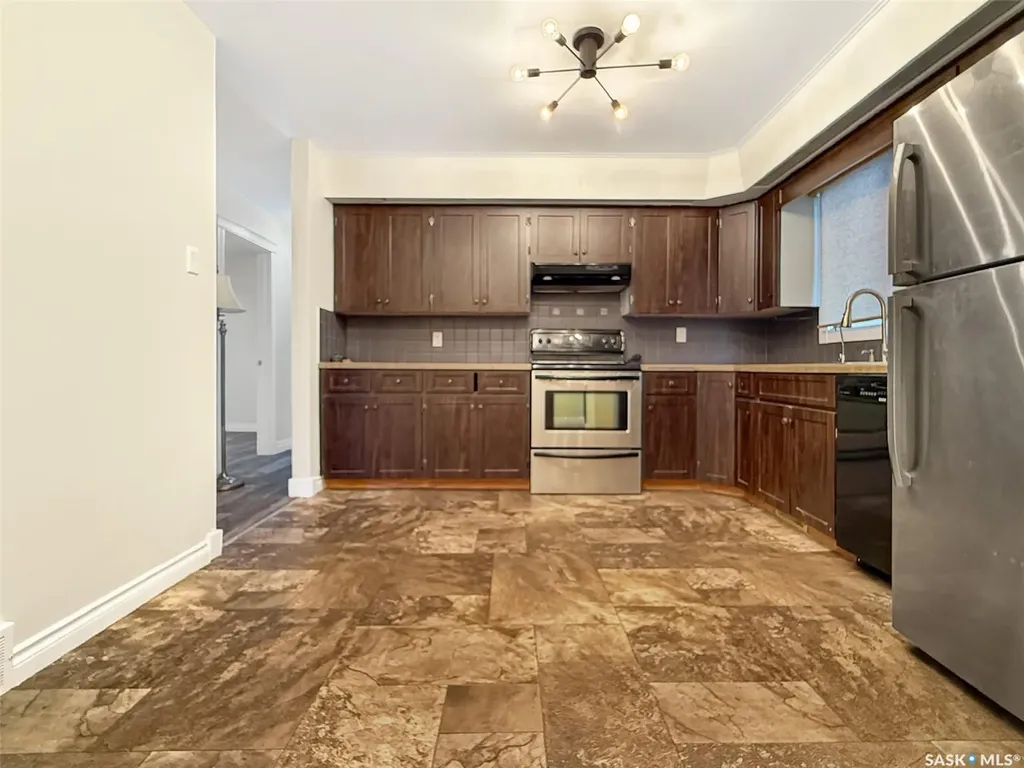 10 Macdonald Crescent Swift Current SK S9H 4A7