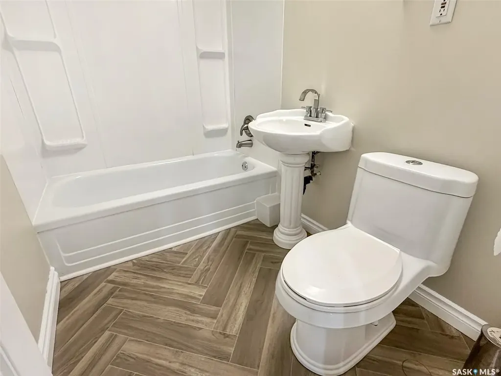 10 Macdonald Crescent Swift Current SK S9H 4A7