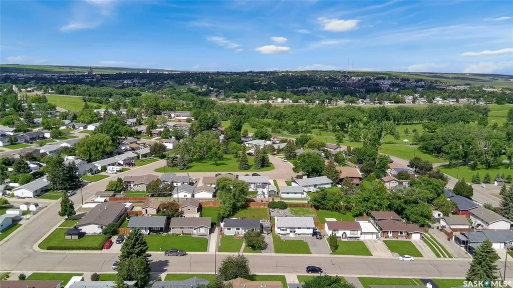 10 Macdonald Crescent Swift Current SK S9H 4A7