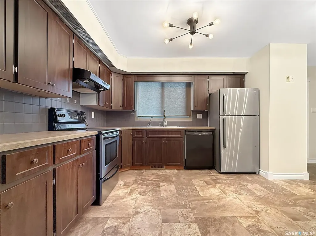 10 Macdonald Crescent Swift Current SK S9H 4A7