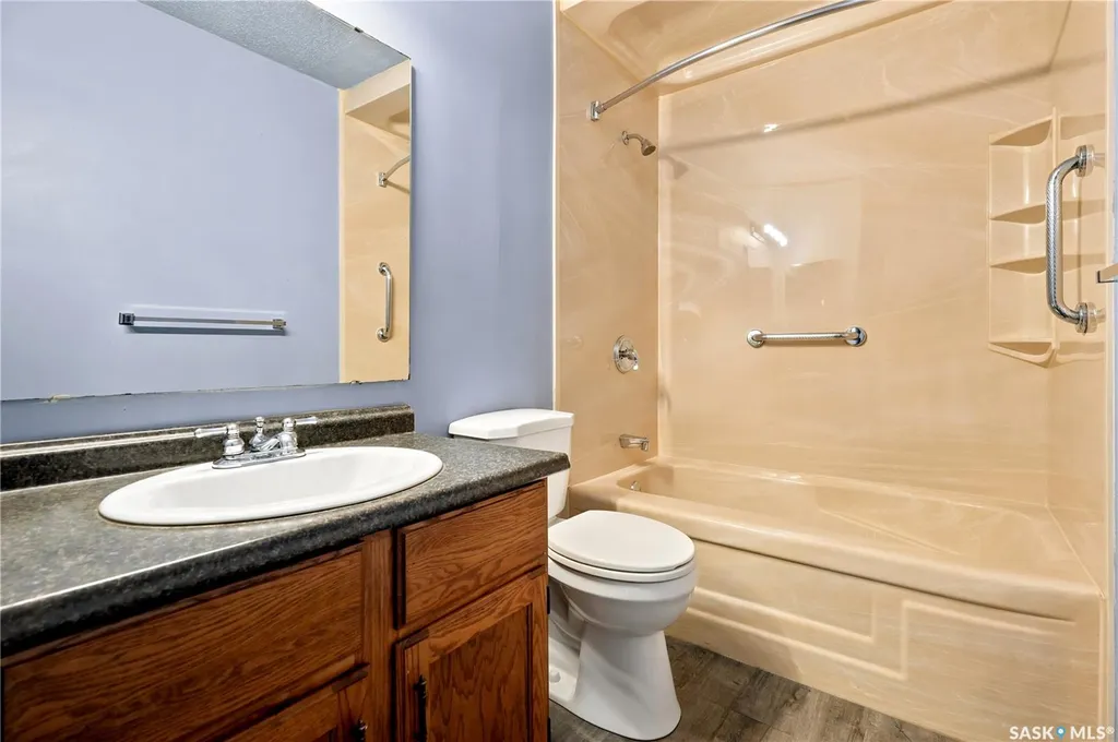 1027 Victory Crescent Regina SK S4N 6X5