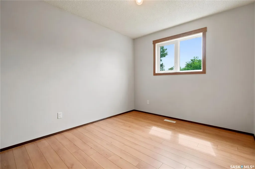1027 Victory Crescent Regina SK S4N 6X5