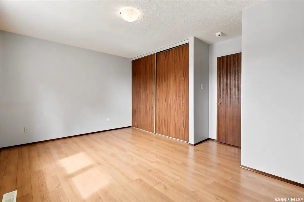 1027 Victory Crescent Regina SK S4N 6X5