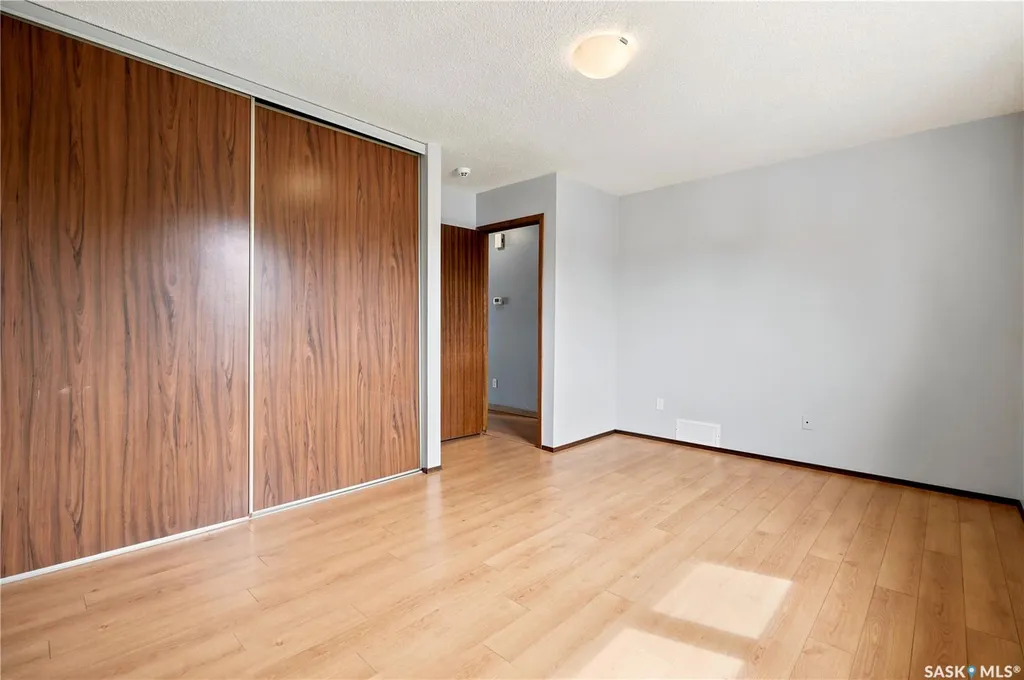 1027 Victory Crescent Regina SK S4N 6X5
